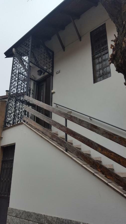 Typical Mountain Mansarda Close To Fiera Rho Milano Mind Pero Bagian luar foto