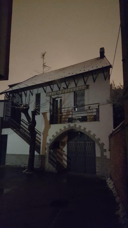 Typical Mountain Mansarda Close To Fiera Rho Milano Mind Pero Bagian luar foto